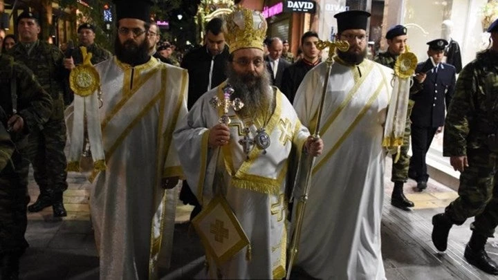 «Άστραψε και βρόντηξε» ο Μητροπολίτης Μάρκος: «Δύο Έλληνες στρατιώτες σάρκα από τη σάρκα…βρίσκονται στα χέρια του εχθρού» (βίντεο)